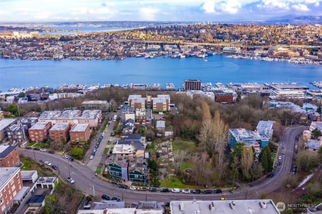 Property photo for 1809 5th Avenue N, Seattle photo 3