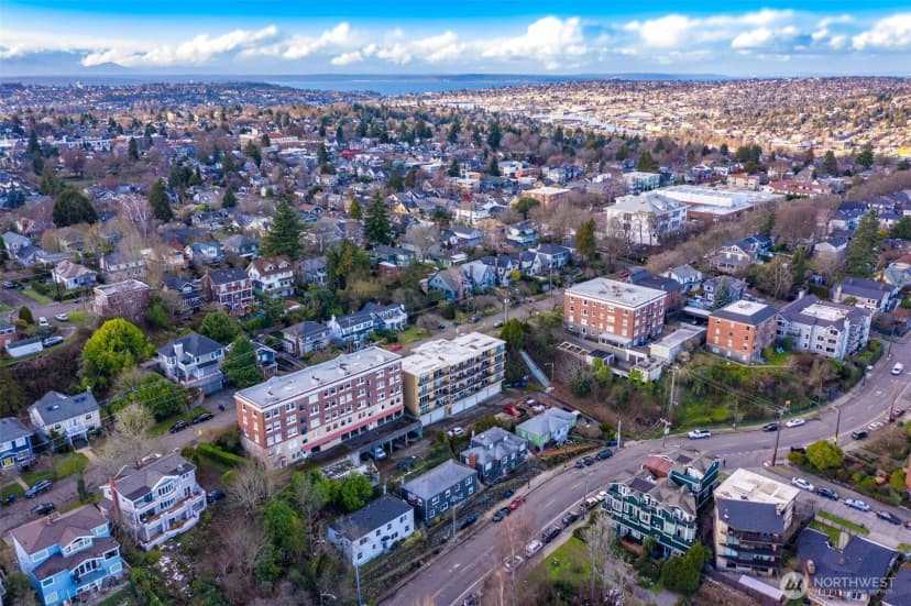 Property photo for 1809 5th Avenue N, Seattle photo 6