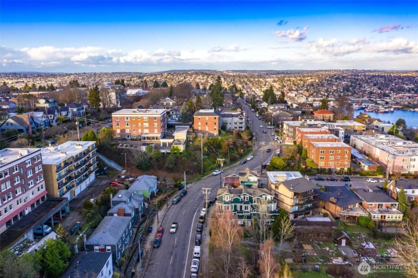 Property photo for 1809 5th Avenue N, Seattle photo 5