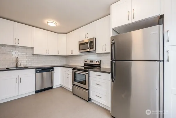 Property photo for 1809 5th Avenue N, Seattle photo 19