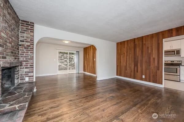 Property photo for 1809 5th Avenue N, Seattle photo 18