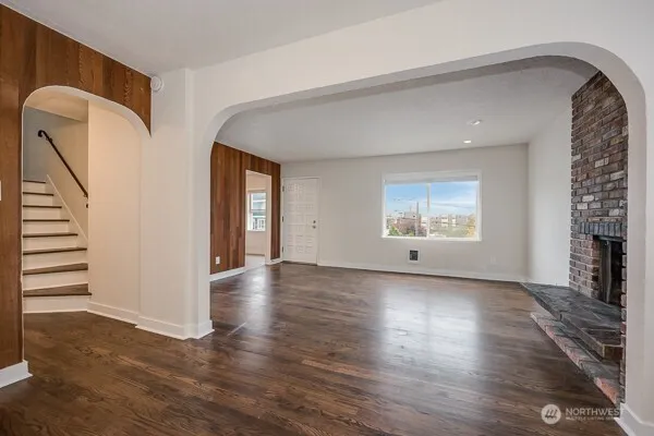 Property photo for 1809 5th Avenue N, Seattle photo 17