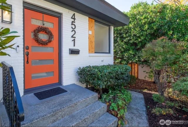 Property photo for 4521 Sw Henderson Street, Seattle