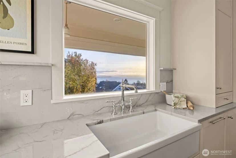 Property photo for 902 W Blaine Street, Seattle photo 12