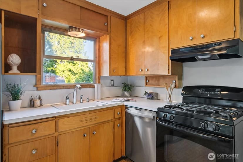 Property photo for 1742 Ne 89th Street, Seattle photo 10