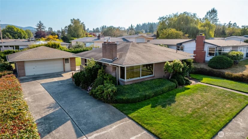 Property photo for 1307 26th Street, Anacortes photo 2