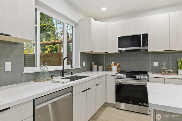 Property photo for 11831 59th Avenue S #c, Seattle photo 4