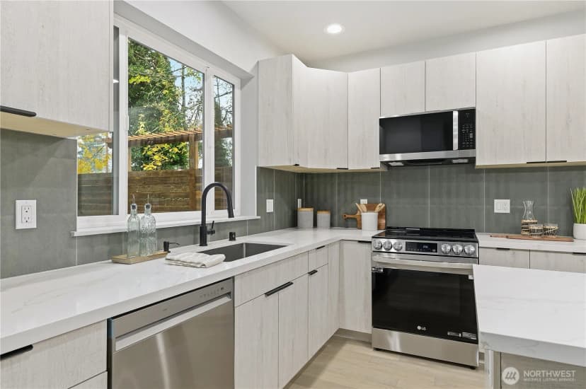 Property photo for 11831 59th Avenue S #c, Seattle photo 4