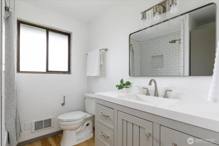 Property photo for 1768 Se 2nd Court, Oak Harbor photo 16