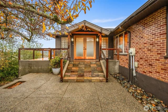 Property photo for 1224 S Sunset Drive, Tacoma photo 4