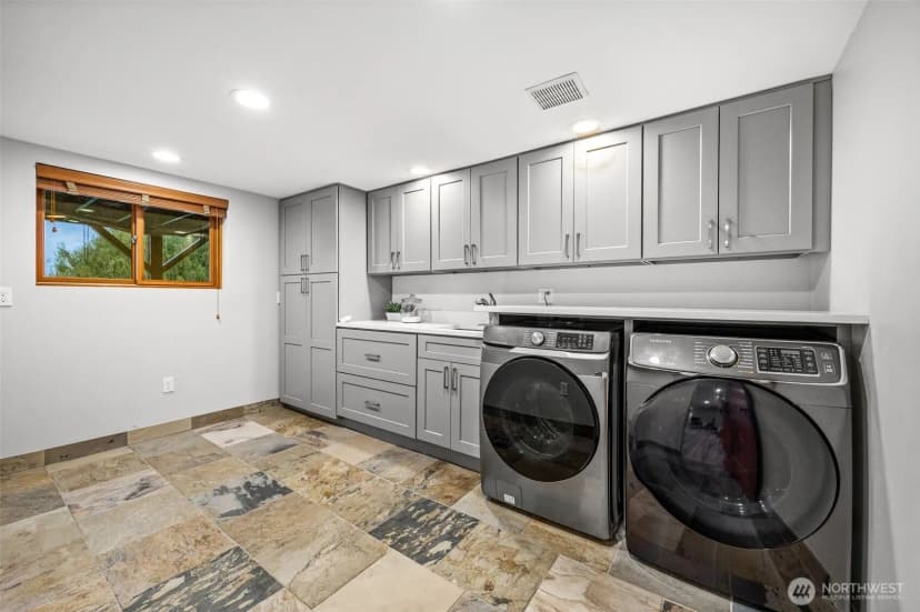 Property photo for 1224 S Sunset Drive, Tacoma photo 36