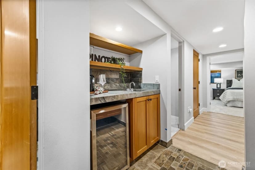 Property photo for 1224 S Sunset Drive, Tacoma photo 35