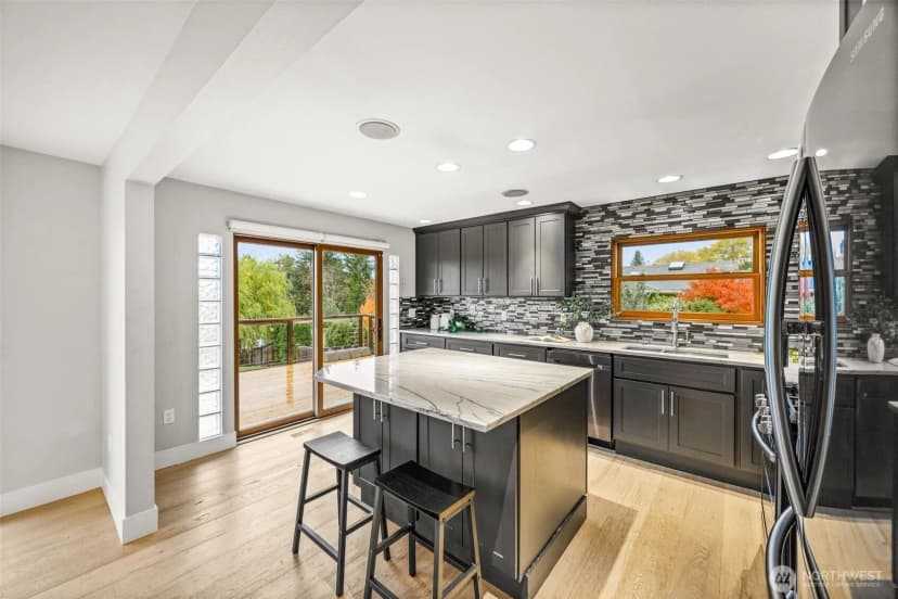 Property photo for 1224 S Sunset Drive, Tacoma photo 11