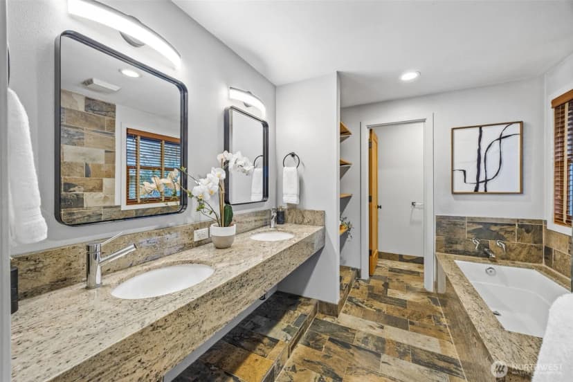Property photo for 1224 S Sunset Drive, Tacoma photo 19