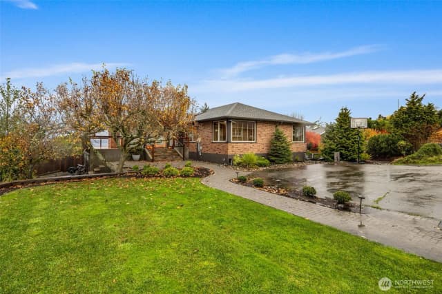 Property photo for 1224 S Sunset Drive, Tacoma photo 2
