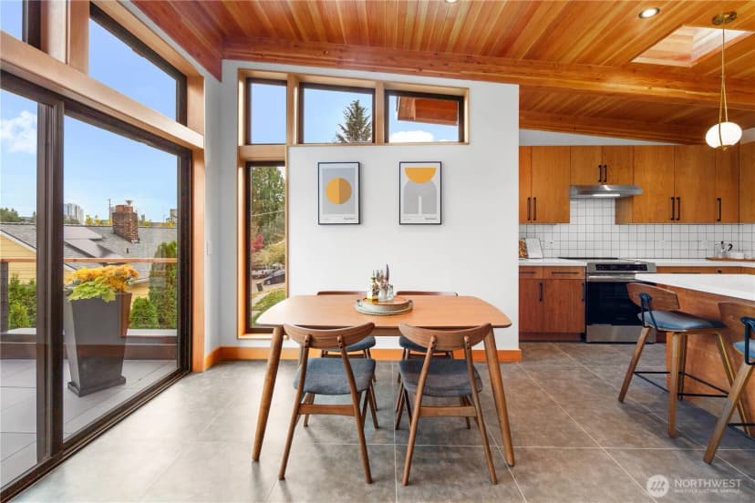 Property photo for 328 Ne 55th Street, Seattle photo 4