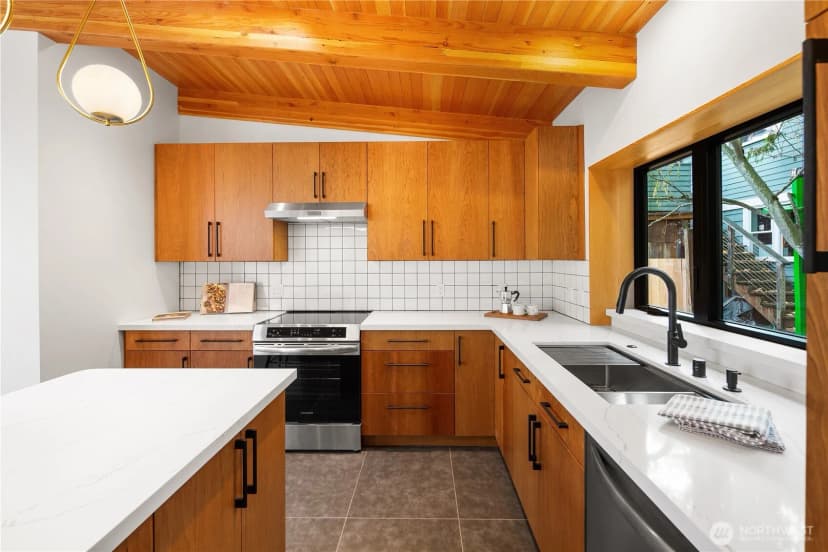 Property photo for 328 Ne 55th Street, Seattle photo 10