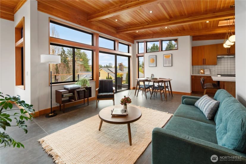 Property photo for 328 Ne 55th Street, Seattle