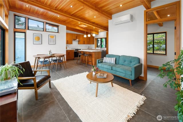 Property photo for 328 Ne 55th Street, Seattle photo 3