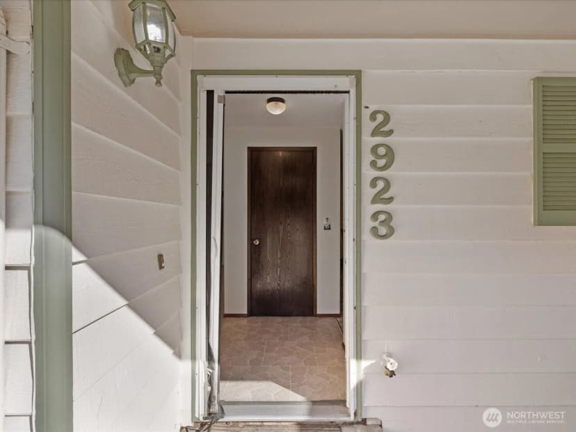 Property photo for 2923 Lakeview Way, Langley photo 3