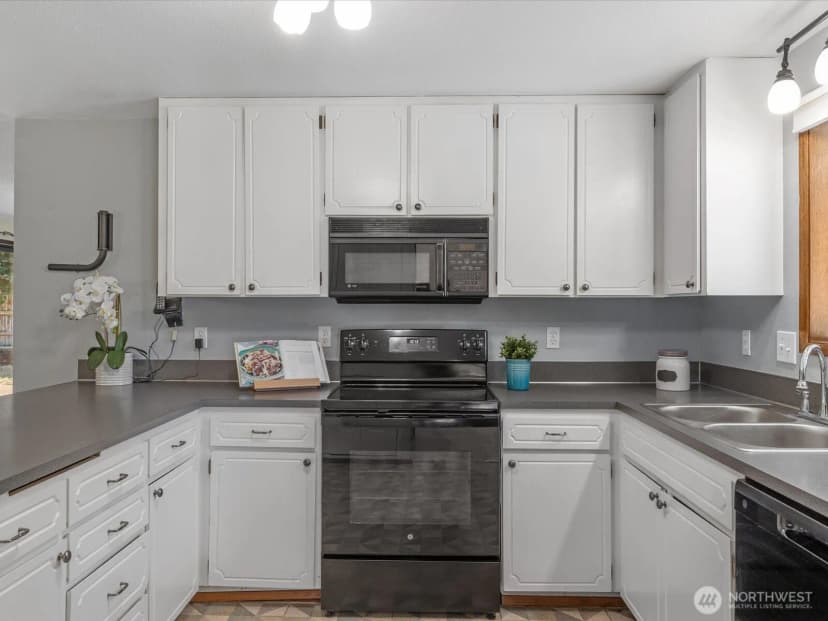 Property photo for 2923 Lakeview Way, Langley photo 9