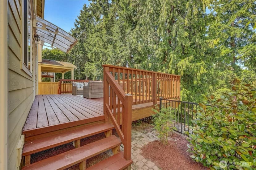 Property photo for 11103 5th Avenue Sw, Seattle photo 32