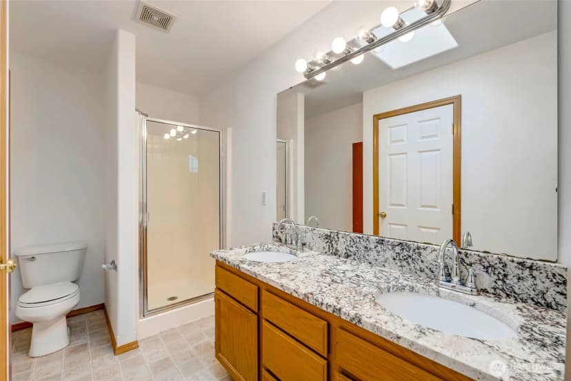 Property photo for 19315 76th Place Ne, Kenmore photo 18