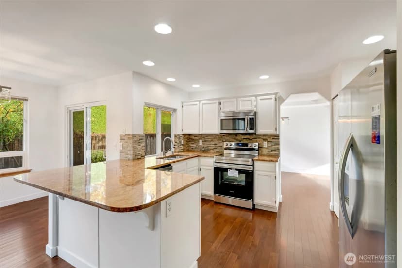 Property photo for 19315 76th Place Ne, Kenmore photo 9