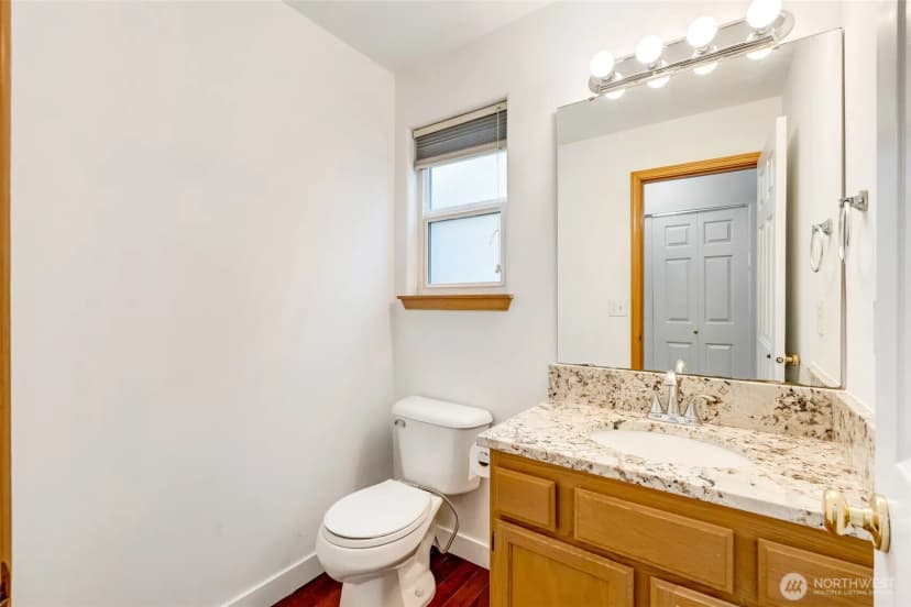 Property photo for 19315 76th Place Ne, Kenmore photo 11