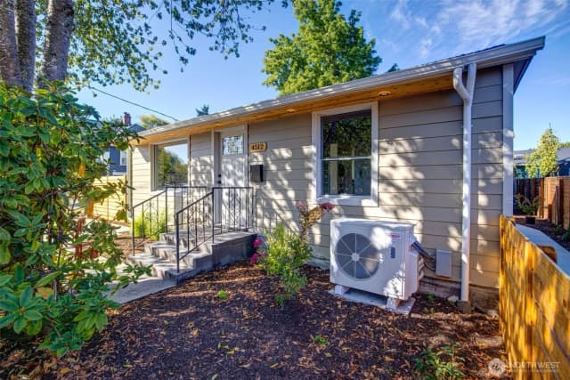 Property photo for 4512 S Dawson Street, Seattle photo 4