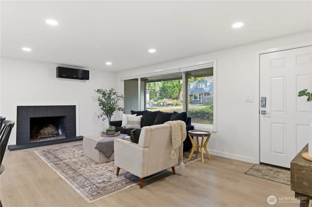 Property photo for 16167 Midvale Avenue N, Shoreline photo 3