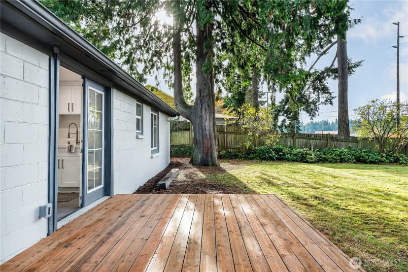 Property photo for 16167 Midvale Avenue N, Shoreline photo 19
