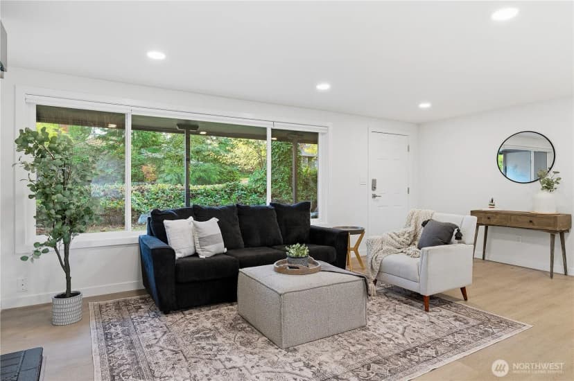 Property photo for 16167 Midvale Avenue N, Shoreline photo 5
