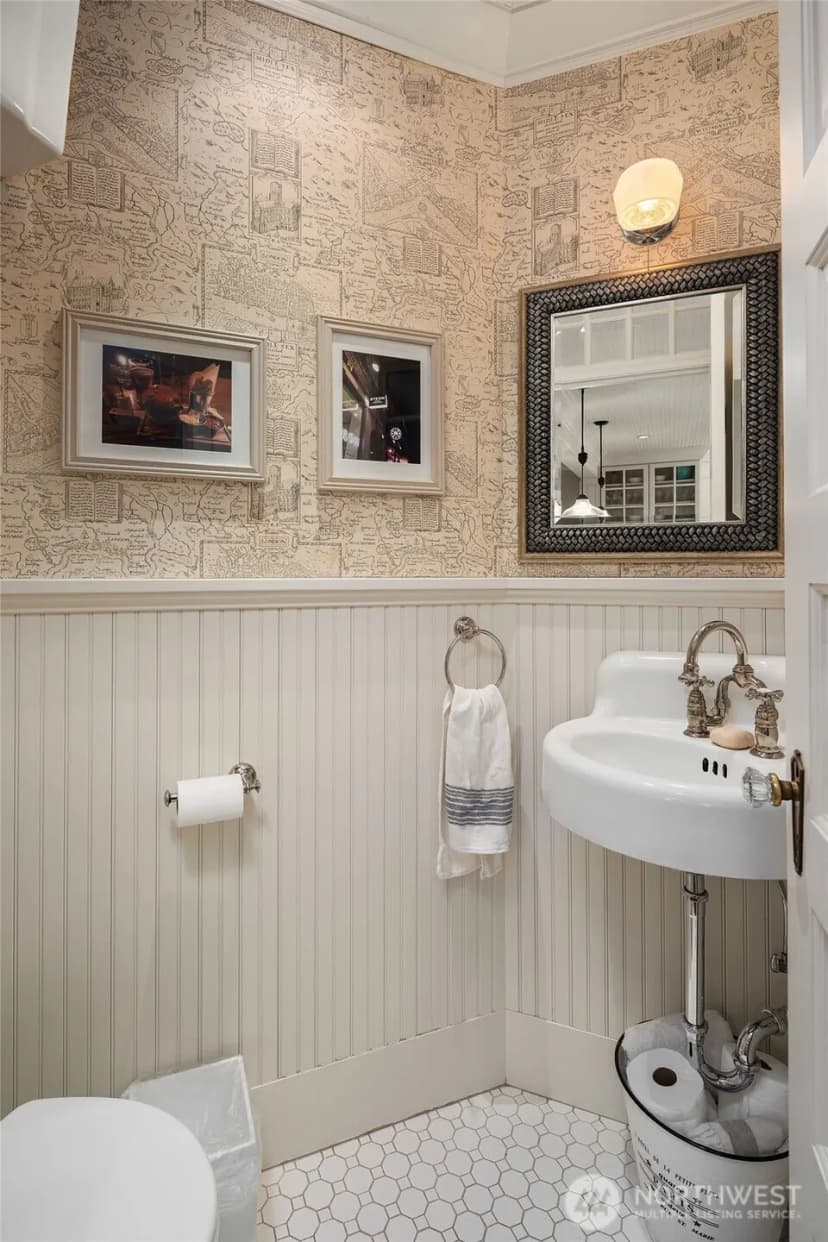 Property photo for 1229 9th Avenue W, Seattle photo 18