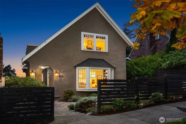 Property photo for 1229 9th Avenue W, Seattle photo 2
