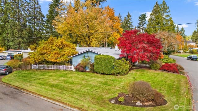 Property photo for 429 155th Place Se, Bellevue photo 2