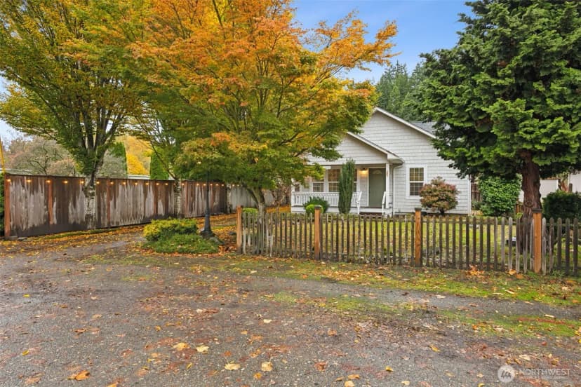 Property photo for 12903 Valley Avenue E, Sumner photo 2
