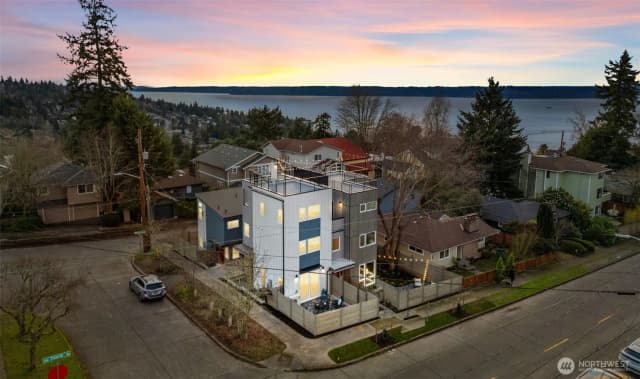 Property photo for 8405 42nd Avenue Sw, Seattle photo 2