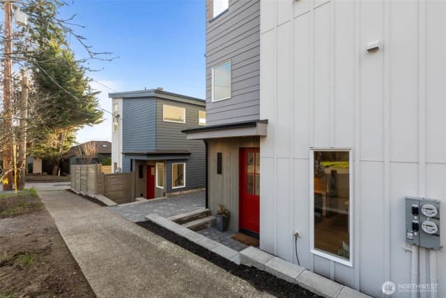 Property photo for 8405 42nd Avenue Sw, Seattle photo 4
