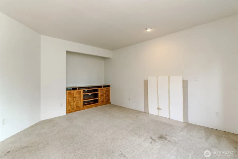 Property photo for 12101 30th St E, Edgewood photo 9