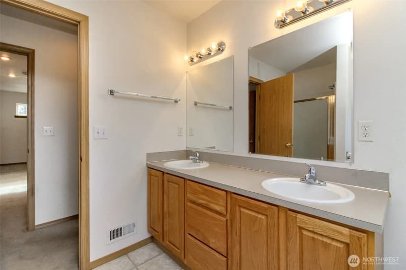 Property photo for 12101 30th St E, Edgewood photo 31