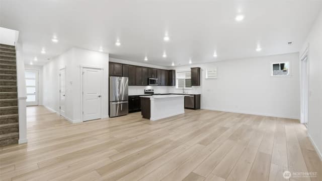 Property photo for 10717 Se 243rd Place, Kent photo 5