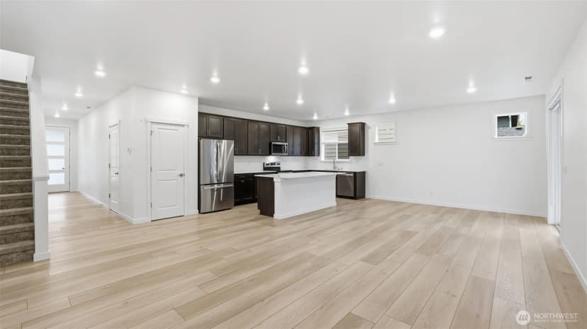 Property photo for 10717 Se 243rd Place, Kent photo 5