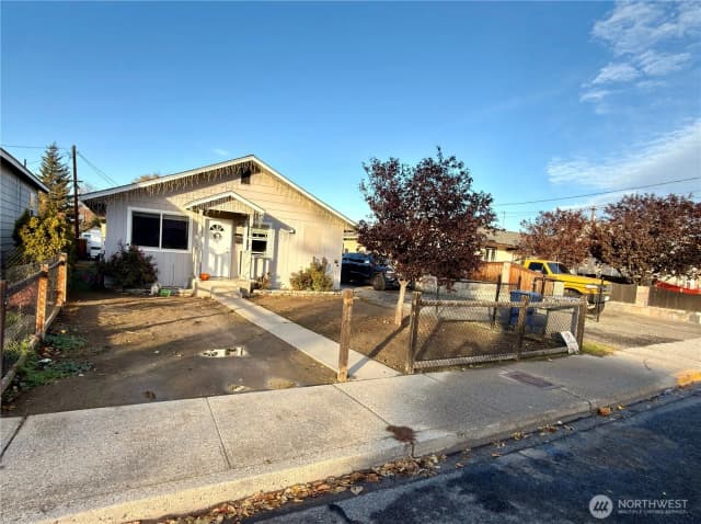 Property photo for 812 Ferry Street, Wenatchee photo 2