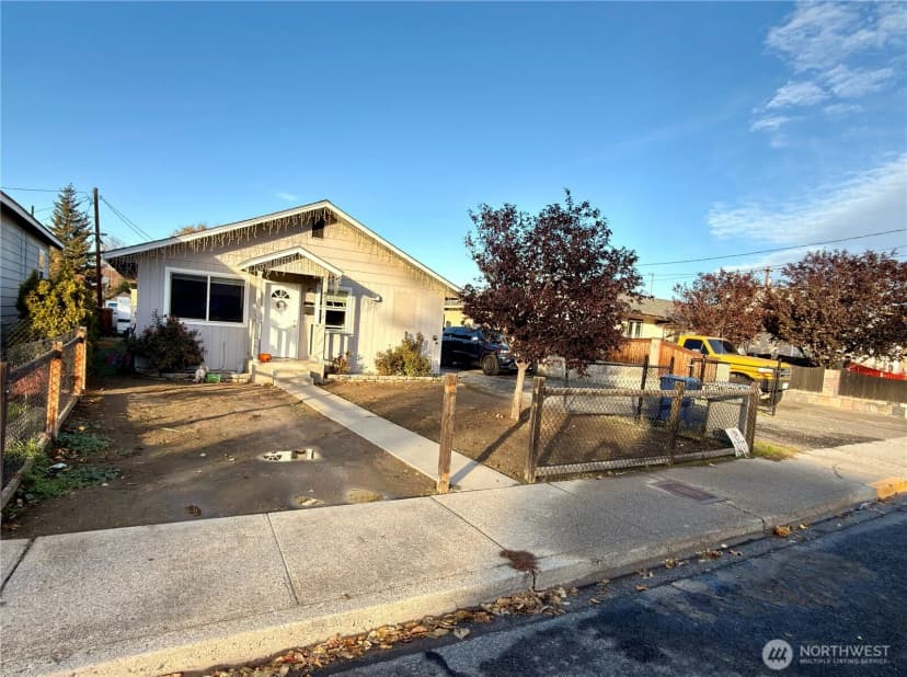 Property photo for 812 Ferry Street, Wenatchee photo 2