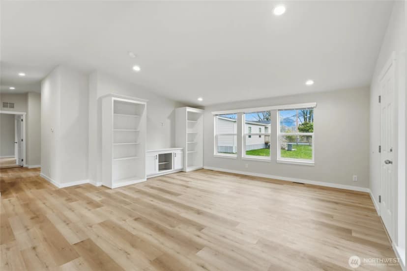 Property photo for 31285 W Main Street, Lyman photo 9