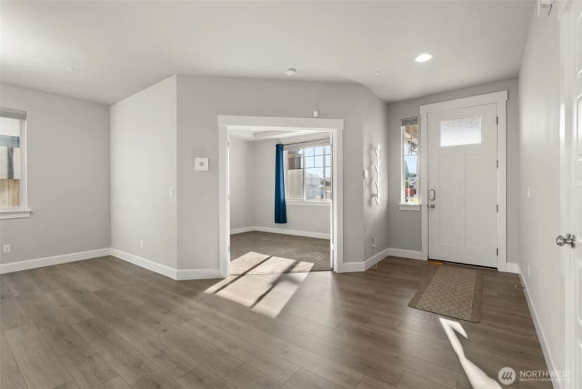 Property photo for 10924 Se 218th Place, Kent photo 4