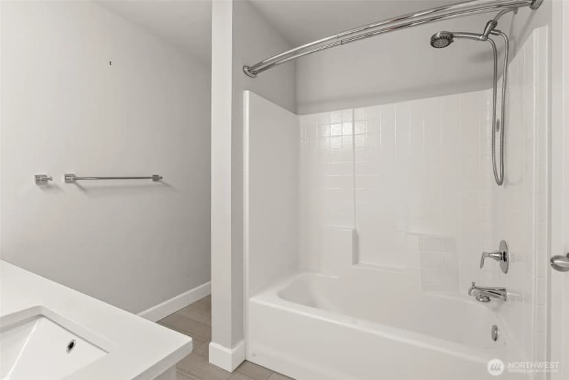 Property photo for 10924 Se 218th Place, Kent photo 28