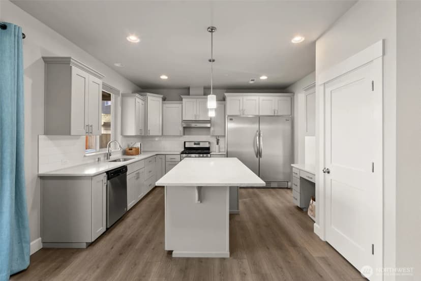 Property photo for 10924 Se 218th Place, Kent photo 8
