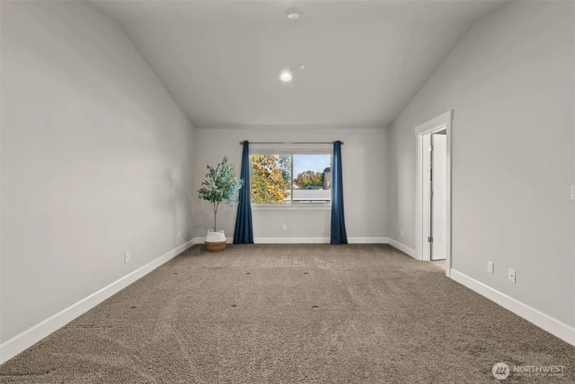Property photo for 10924 Se 218th Place, Kent photo 16